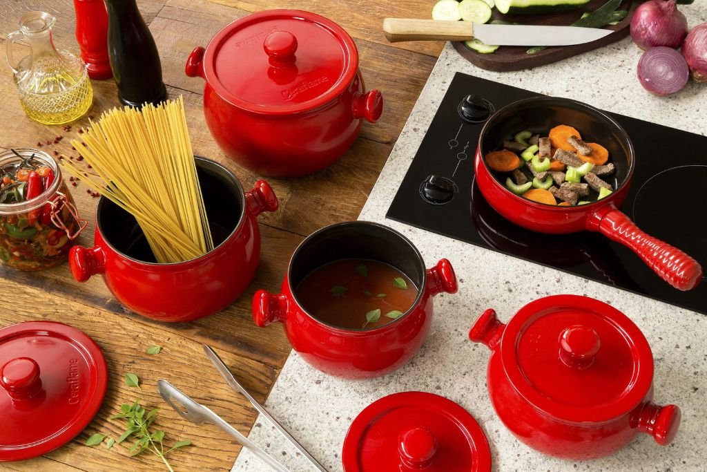 Guia definitivo das panelas Ceraflame, mostrando as linhas Duo+, Joy e Twist.