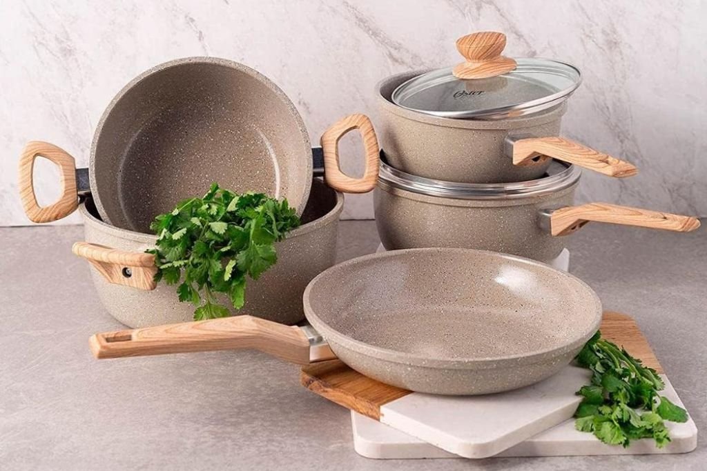 Detalhe da tampa com borda de silicone da panela Oster, a melhor marca em inovação e acabamento premium