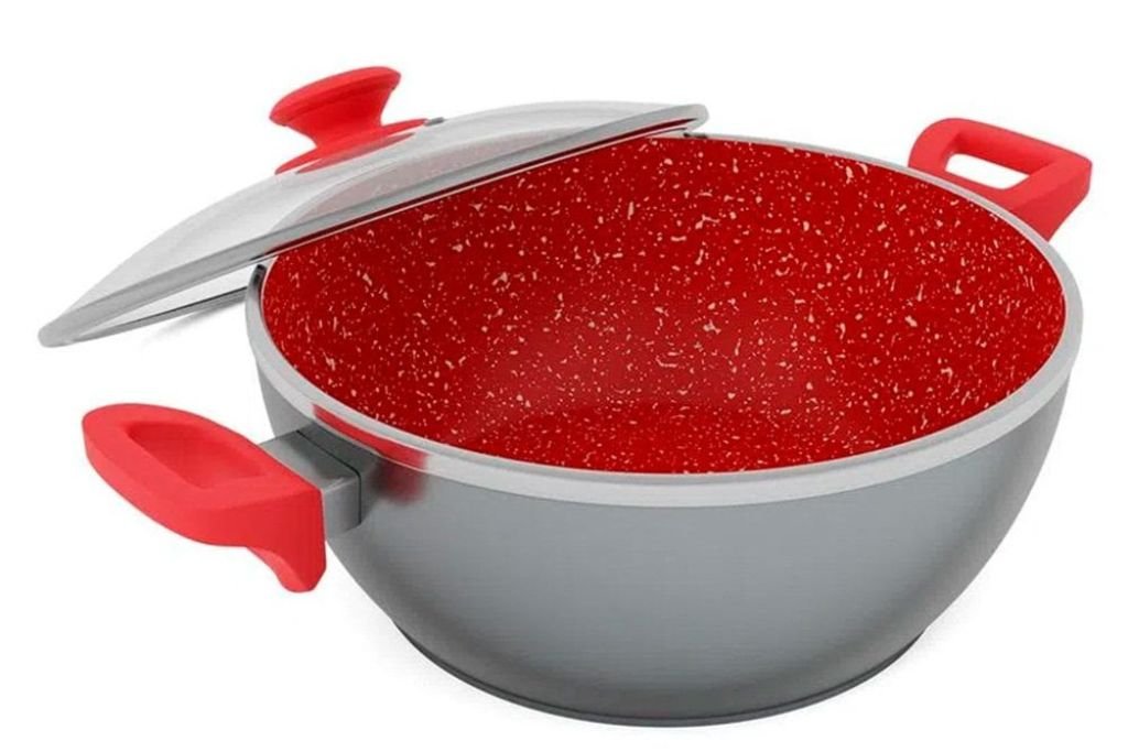 Detalhe do fundo grosso de 4,5mm da panela Philco Redstone, que garante uma melhor distribuição de calor