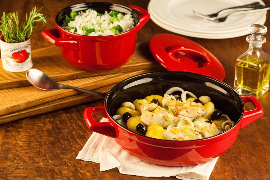 Detalhe da superfície interna de uma panela Ceraflame, mostrando a qualidade do esmalte cerâmico atóxico