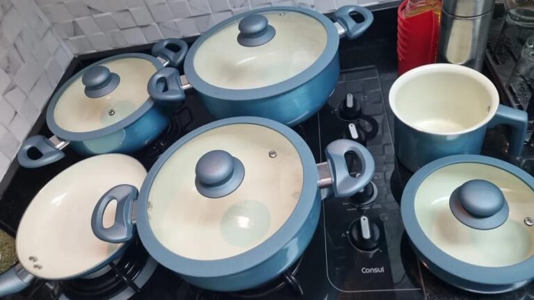 Jogo de panelas de 7 peças da linha Casambiente Genebra Plus na cor azul, com revestimento cerâmico antiaderente, tema da nossa análise completa.